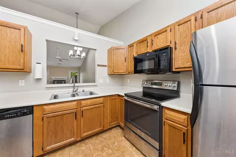 Kitchen - 5477 Hanover Cir, Cincinnati, OH 45230 photo 2 of 3