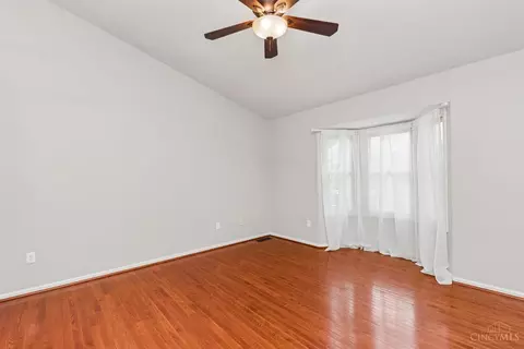 Living - 5477 Hanover Cir, Cincinnati, OH 45230 photo 6 of 8