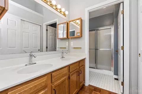 Bath - 5477 Hanover Cir, Cincinnati, OH 45230 photo 1 of 3
