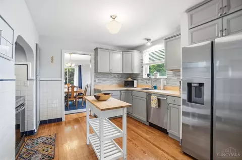 Kitchen - 1035 Cheyenne Dr, Cincinnati, OH 45216 photo 2 of 4