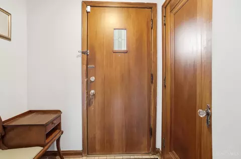 Entry Way - 1035 Cheyenne Dr, Cincinnati, OH 45216 photo 1 of 10