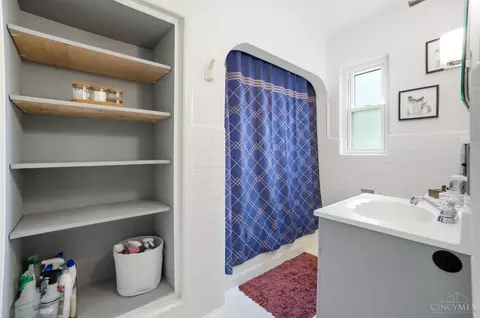 Bath - 1035 Cheyenne Dr, Cincinnati, OH 45216 photo 2 of 4