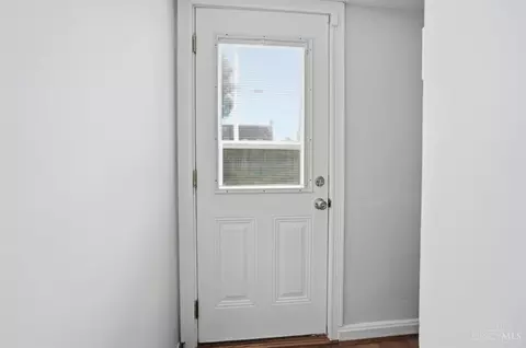 Entry Way - 1035 Cheyenne Dr, Cincinnati, OH 45216 photo 10 of 10