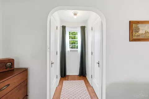 Entry Way - 1035 Cheyenne Dr, Cincinnati, OH 45216 photo 9 of 10