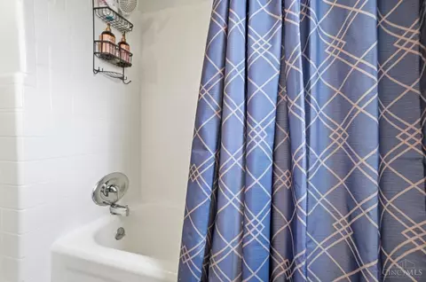 Bath - 1035 Cheyenne Dr, Cincinnati, OH 45216 photo 4 of 4