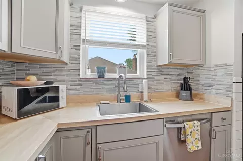 Kitchen - 1035 Cheyenne Dr, Cincinnati, OH 45216 photo 4 of 4