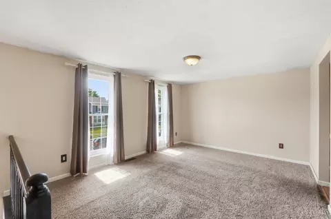 Living - 17 Evans Ct, Harrison, OH 45030 photo 2 of 5