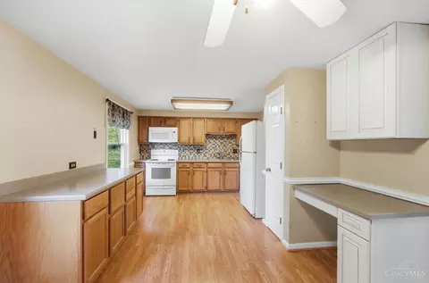 Kitchen - 17 Evans Ct, Harrison, OH 45030 photo 2 of 5