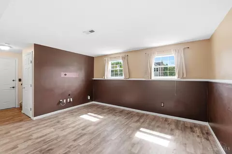 Living - 17 Evans Ct, Harrison, OH 45030 photo 4 of 5