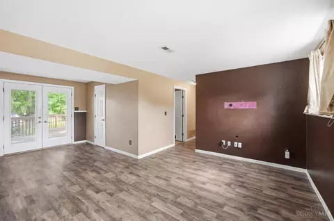 Living - 17 Evans Ct, Harrison, OH 45030 photo 5 of 5