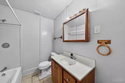 Bath - 2832 Shaffer Ave, Cincinnati, OH 45211 photo 3 of 3