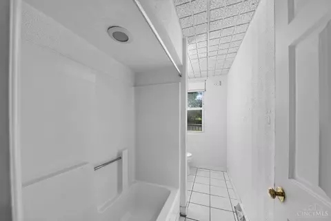 Bath - 2832 Shaffer Ave, Cincinnati, OH 45211 photo 2 of 3