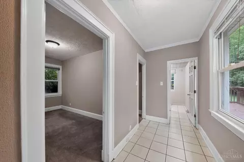 Entry Way - 2832 Shaffer Ave, Cincinnati, OH 45211 photo 4 of 4
