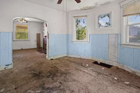 Living - 6207 Roe St, Cincinnati, OH 45227 photo 4 of 4