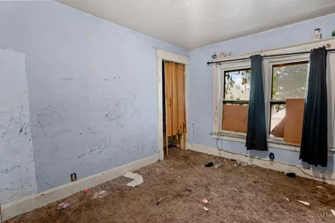 Bedroom - 6207 Roe St, Cincinnati, OH 45227 photo 6 of 8