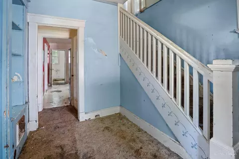 Entry Way - 6207 Roe St, Cincinnati, OH 45227 photo 2 of 3