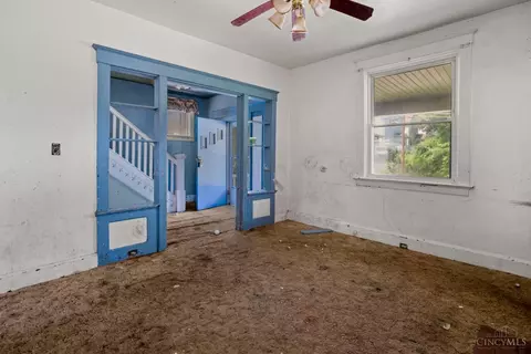 Living - 6207 Roe St, Cincinnati, OH 45227 photo 1 of 4