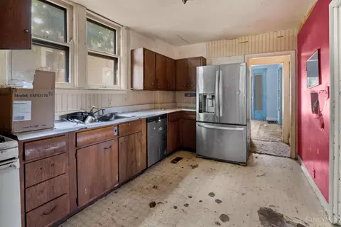 Kitchen - 6207 Roe St, Cincinnati, OH 45227 photo 2 of 2
