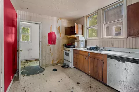 Kitchen - 6207 Roe St, Cincinnati, OH 45227 photo 1 of 2