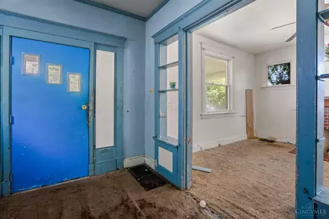Entry Way - 6207 Roe St, Cincinnati, OH 45227 photo 1 of 3