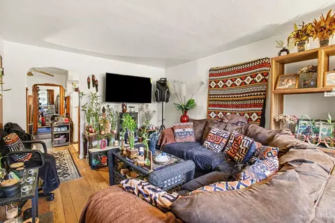 Living - 2809 Temple Ave, Cincinnati, OH 45211 photo 2 of 3