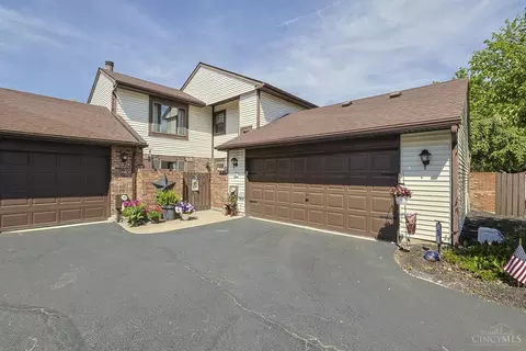 1372 Black Forest Dr, West Carrollton, OH 45449