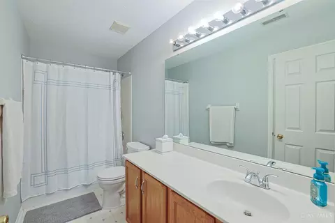 Bath - 7885 Eaglecrest Ct, Mason, OH 45040 photo 5 of 6