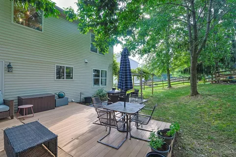 Exterior - 7885 Eaglecrest Ct, Mason, OH 45040 photo 11 of 12