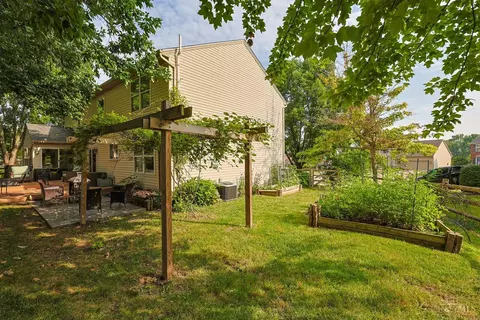 Exterior - 7885 Eaglecrest Ct, Mason, OH 45040 photo 8 of 12