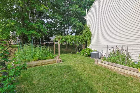 Exterior - 7885 Eaglecrest Ct, Mason, OH 45040 photo 9 of 12