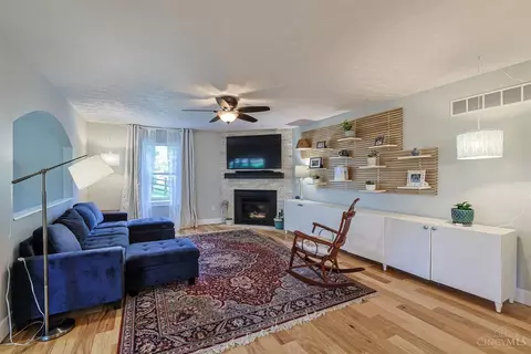 Living - 7885 Eaglecrest Ct, Mason, OH 45040 photo 2 of 5