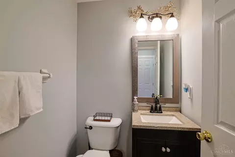 Bath - 7885 Eaglecrest Ct, Mason, OH 45040 photo 1 of 6