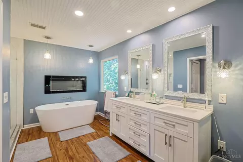 Bath - 7885 Eaglecrest Ct, Mason, OH 45040 photo 2 of 6