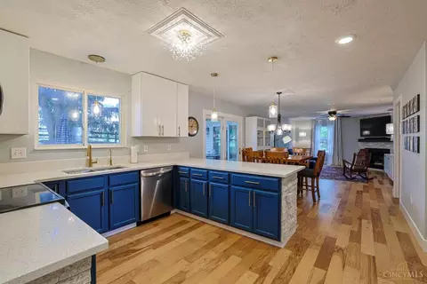 Kitchen - 7885 Eaglecrest Ct, Mason, OH 45040 photo 2 of 3