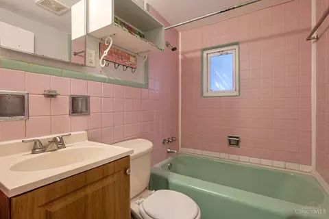 Bath - 6158 Hillside Ave, Cincinnati, OH 45233 photo 1 of 1