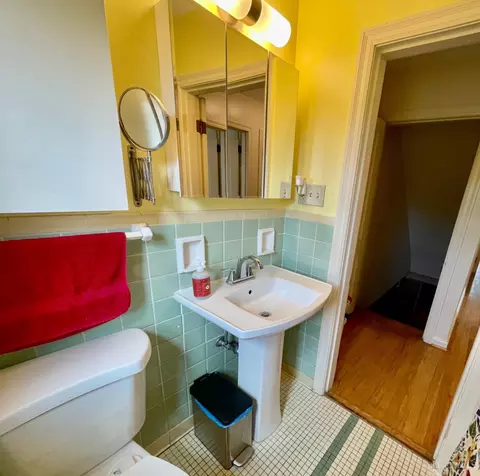 Bath - 2887 W Tower Ave, Cincinnati, OH 45238 photo 2 of 4