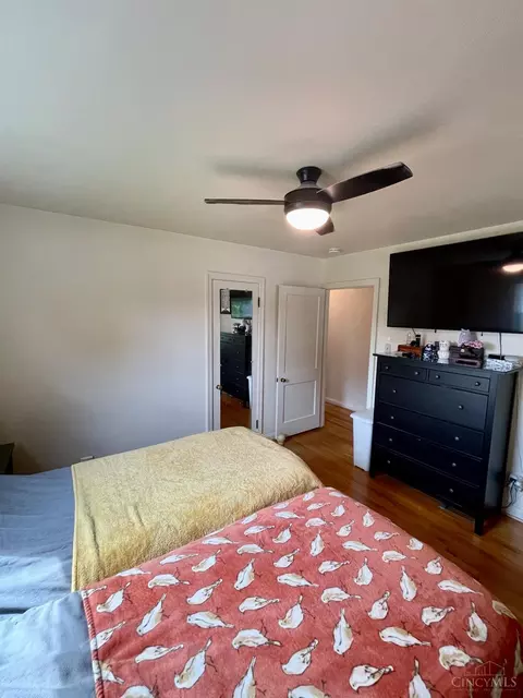 Bedroom - 2887 W Tower Ave, Cincinnati, OH 45238 photo 3 of 4