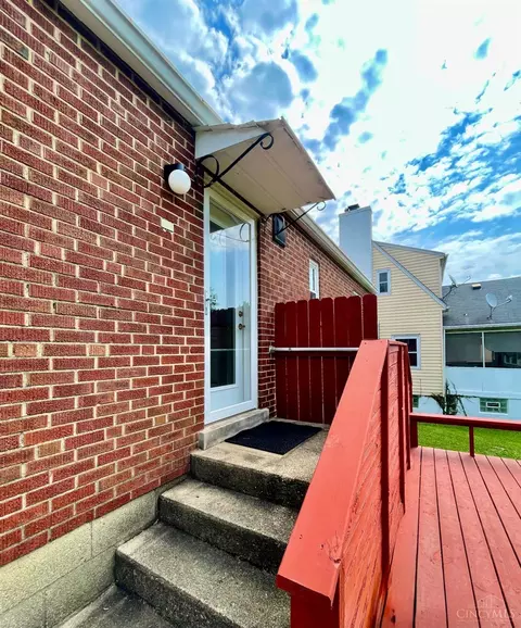 Exterior - 2887 W Tower Ave, Cincinnati, OH 45238 photo 9 of 10