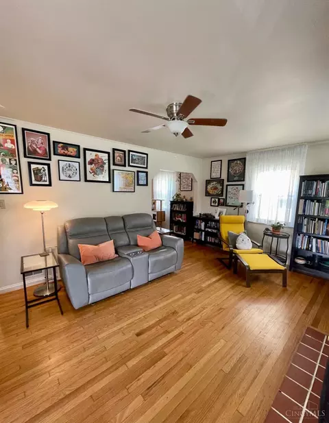 Living - 2887 W Tower Ave, Cincinnati, OH 45238 photo 1 of 2