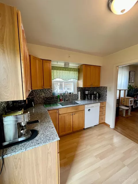 Kitchen - 2887 W Tower Ave, Cincinnati, OH 45238 photo 3 of 3