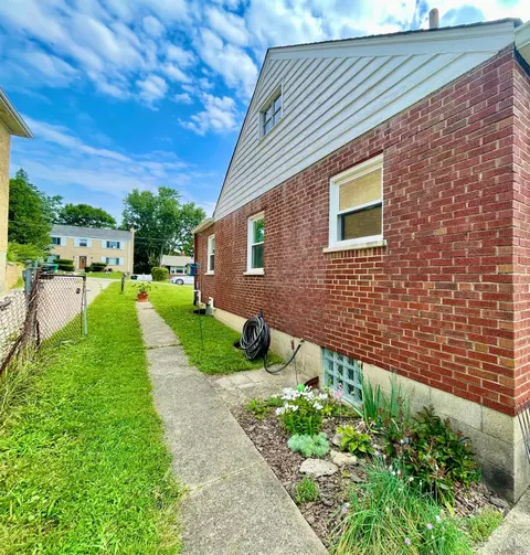 Exterior - 2887 W Tower Ave, Cincinnati, OH 45238 photo 7 of 11