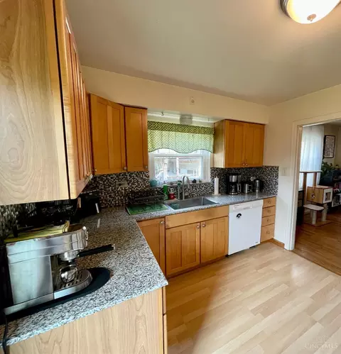 Kitchen - 2887 W Tower Ave, Cincinnati, OH 45238 photo 3 of 3