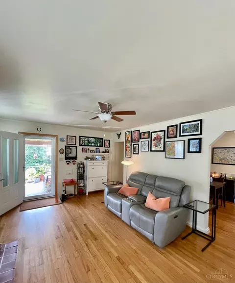 Entry Way - 2887 W Tower Ave, Cincinnati, OH 45238 photo 1 of 2