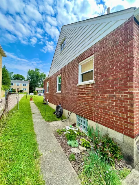 Exterior - 2887 W Tower Ave, Cincinnati, OH 45238 photo 10 of 10