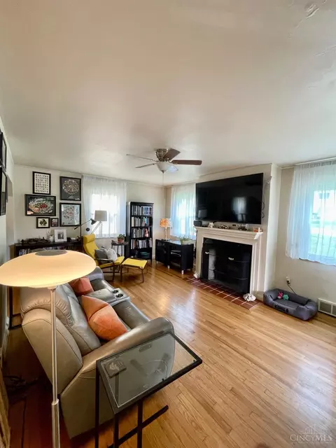 Living - 2887 W Tower Ave, Cincinnati, OH 45238 photo 2 of 2