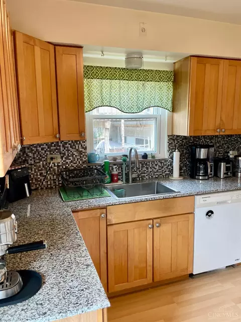 Kitchen - 2887 W Tower Ave, Cincinnati, OH 45238 photo 2 of 3