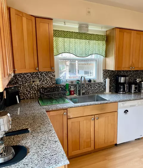 Kitchen - 2887 W Tower Ave, Cincinnati, OH 45238 photo 2 of 3