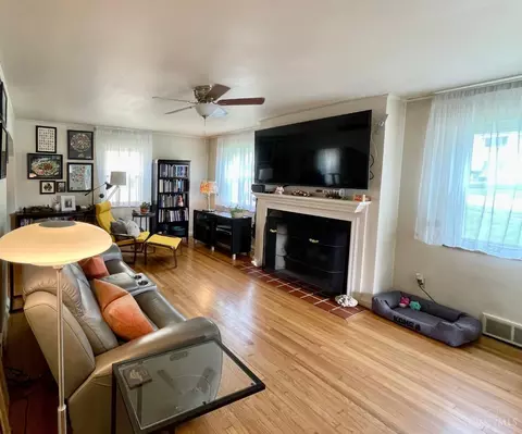 Living - 2887 W Tower Ave, Cincinnati, OH 45238 photo 2 of 2