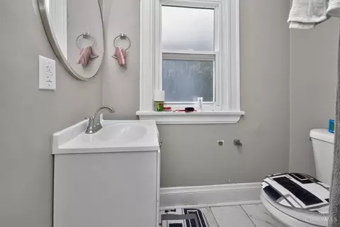 Bath - 5627 Bramble Ave, Cincinnati, OH 45227 photo 3 of 3
