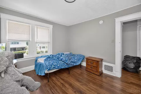 Bedroom - 5627 Bramble Ave, Cincinnati, OH 45227 photo 7 of 9